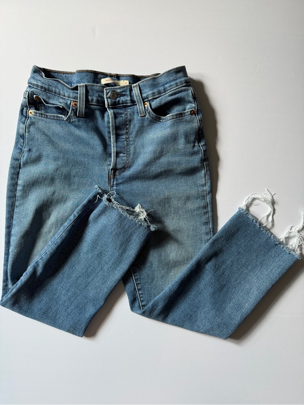 Levi’s Wedgie Straight Raw Hem Jeans Size 29 High Rise Medium Wash Denim